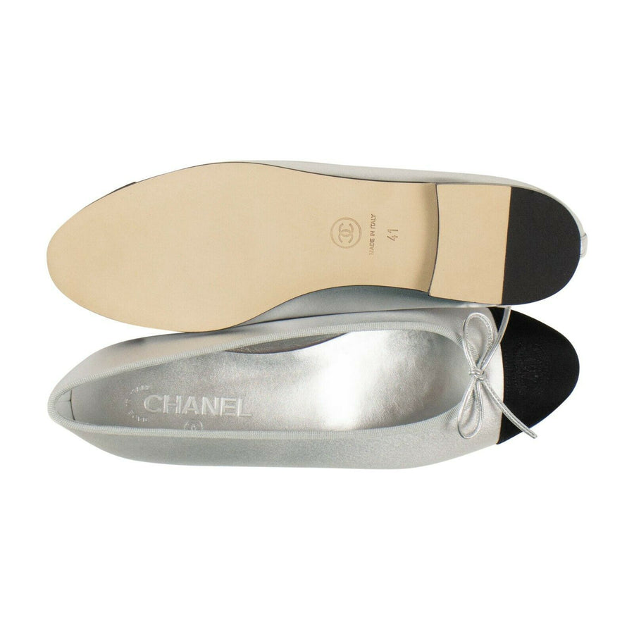 Laminated Goatskin And Grosgrain Ballet Flat - Silver / Black