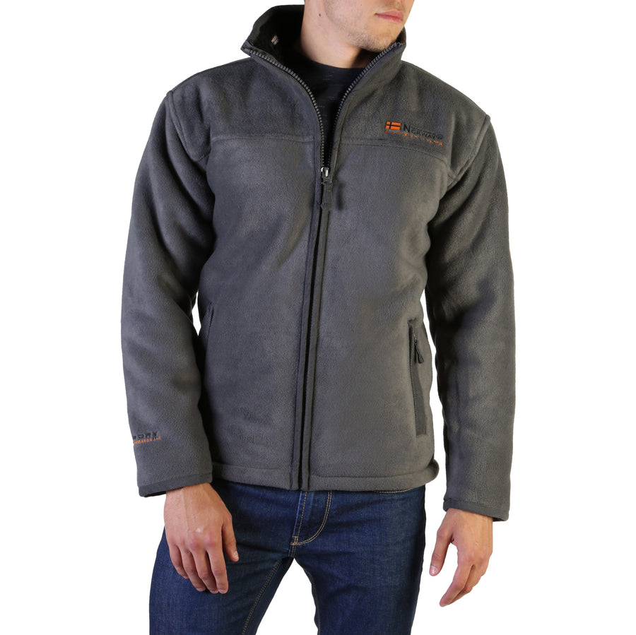 Geographical Norway - Usine_man_dgrey-black