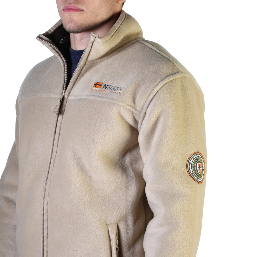 Geographical Norway - Usine_man_camel-brown