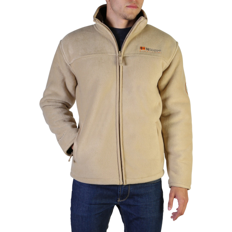 Geographical Norway - Usine_man_camel-brown