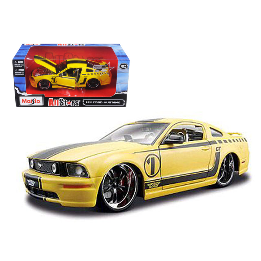 2006 Ford Mustang Gt Yellow Pro Rodz 1/24 Diecast Model Car By Maisto 31324y