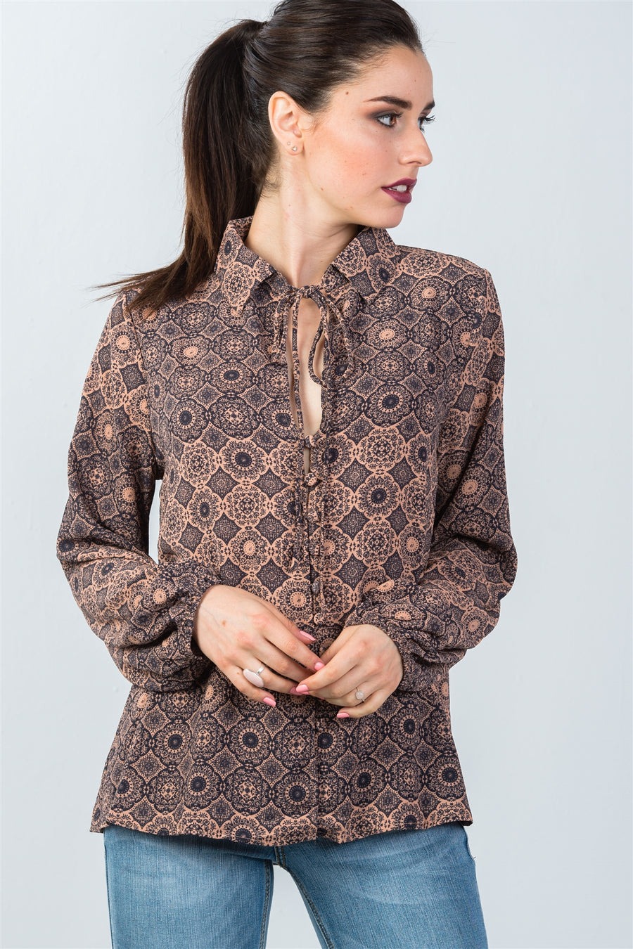 Ladies fashion front key hole button down mix print tie-neck blouse