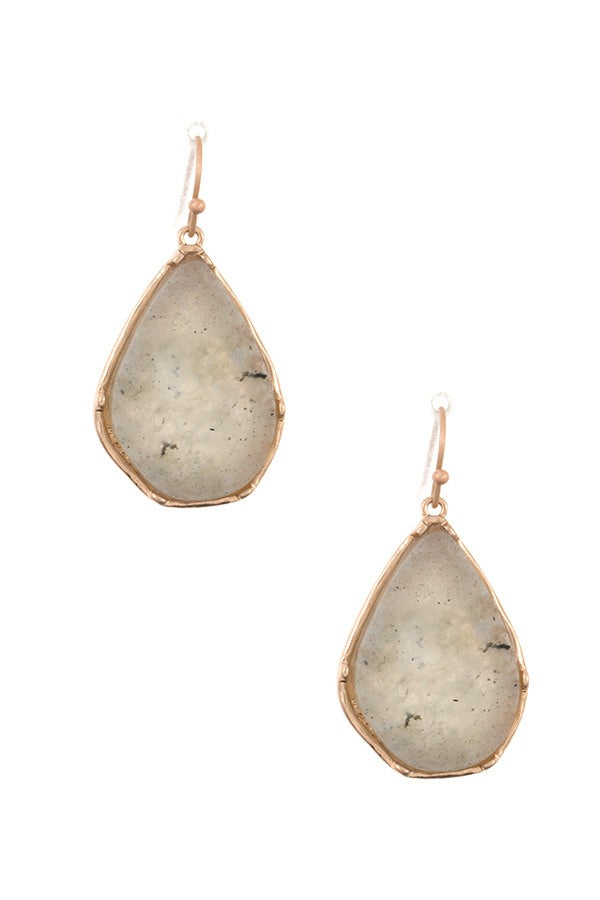 Drop frmaed stone earring