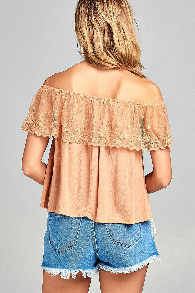 Ladies fashion off the shoulder w/lace ruffle crinkle gauze woven top