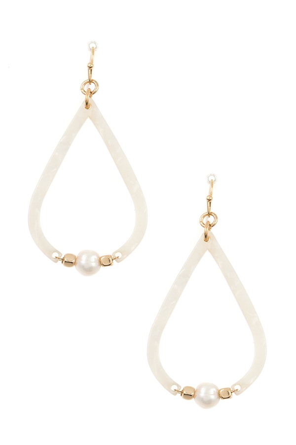 Teardrop resin fresh water pearl earring