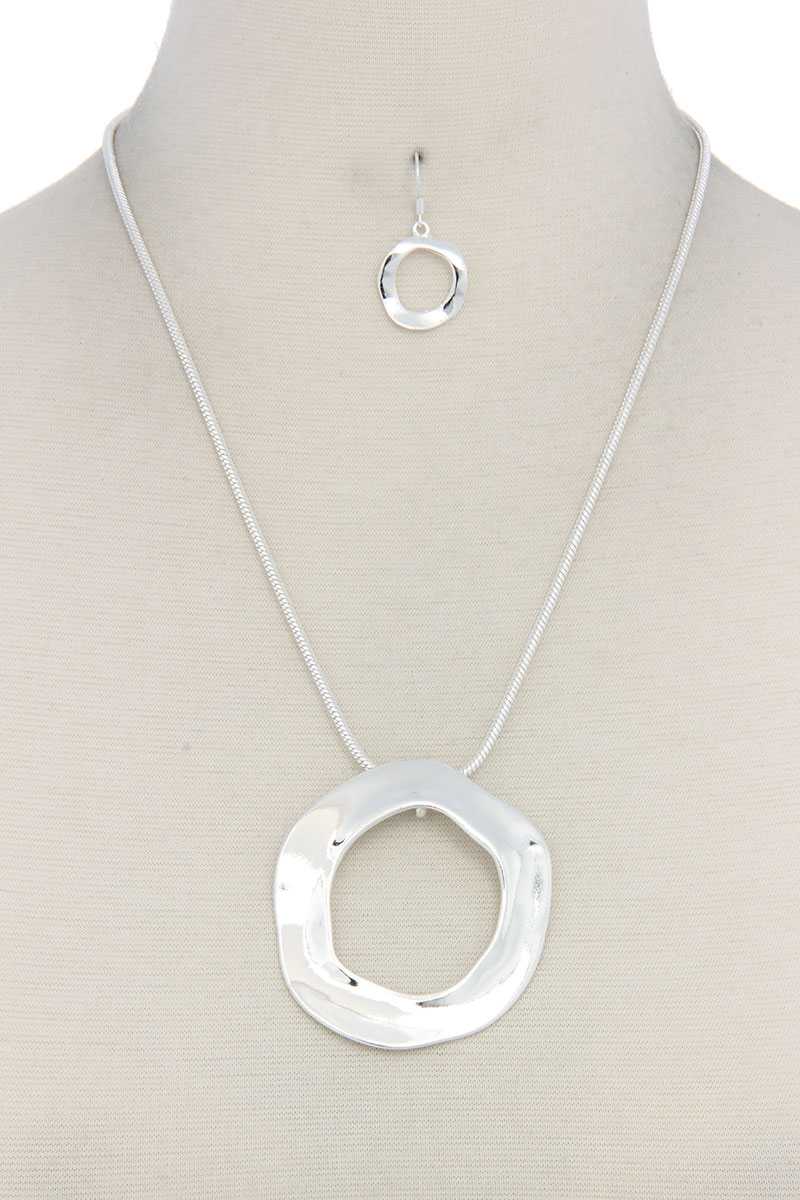 Cut Out Circle Pendant Necklace