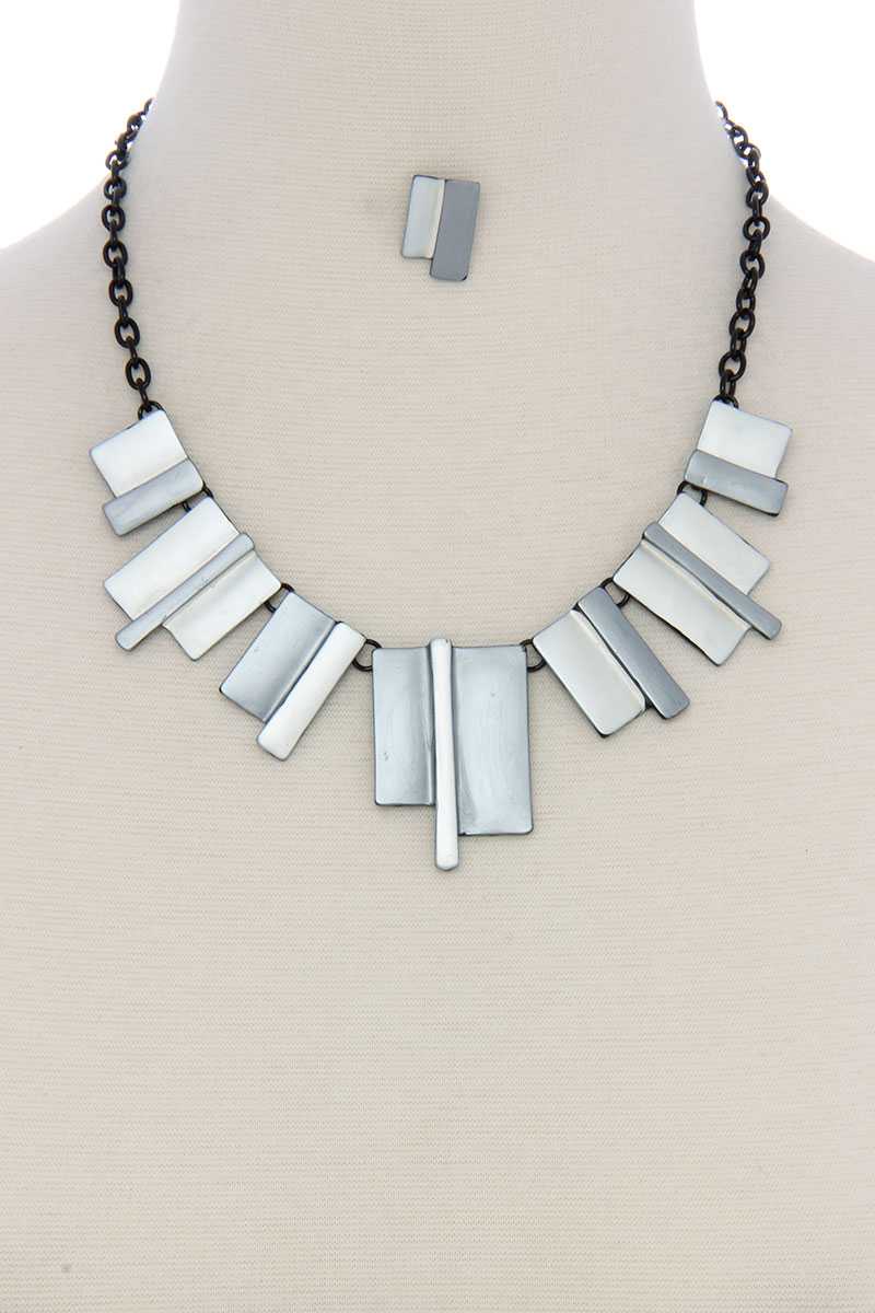 Geometric shape short necklace