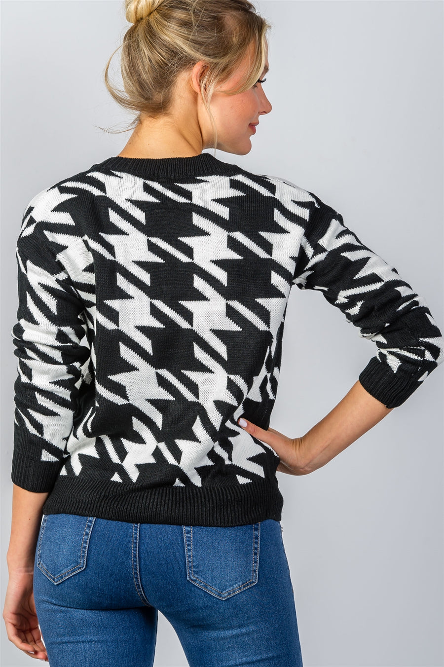 Ladies fashion round neckline geo print color block knit sweater