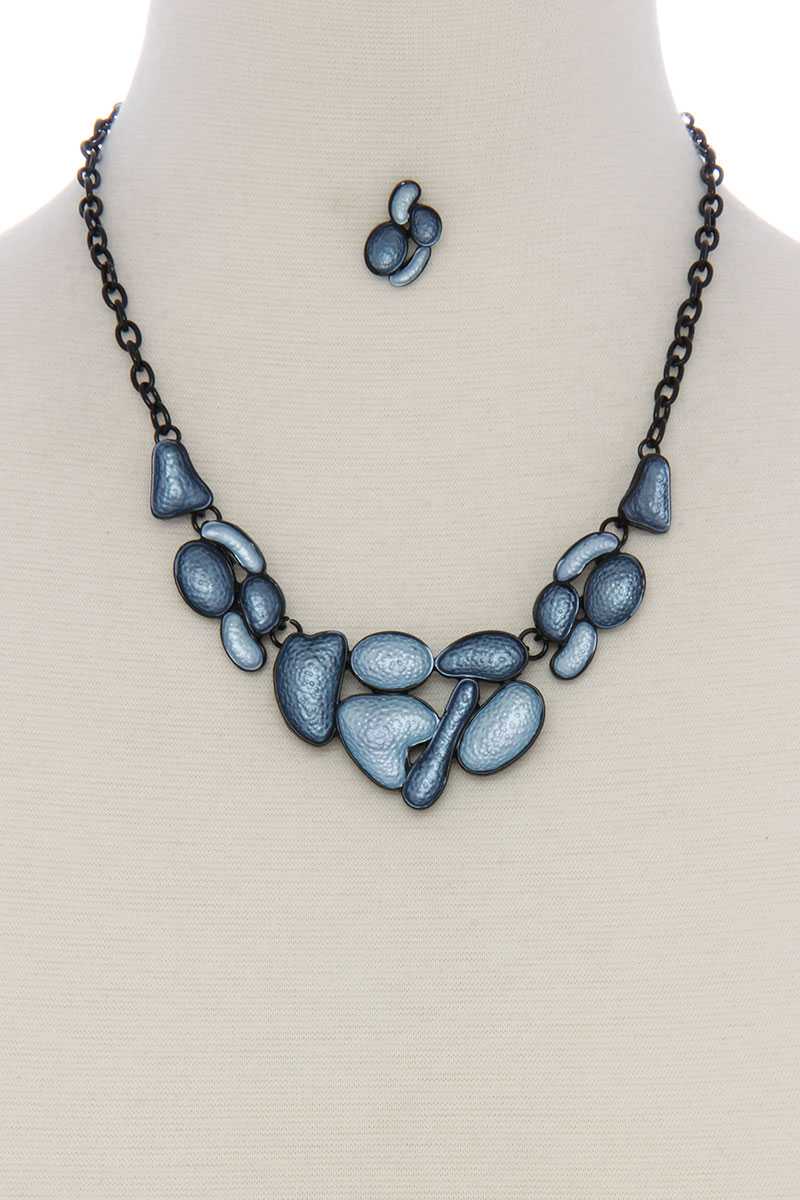 Geometric shape short necklace