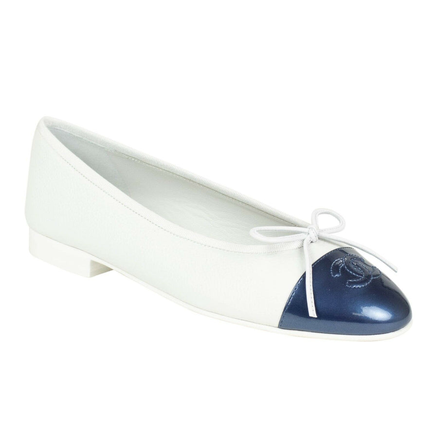 Pebbled Leather Cap Toe Flats - White / Blue