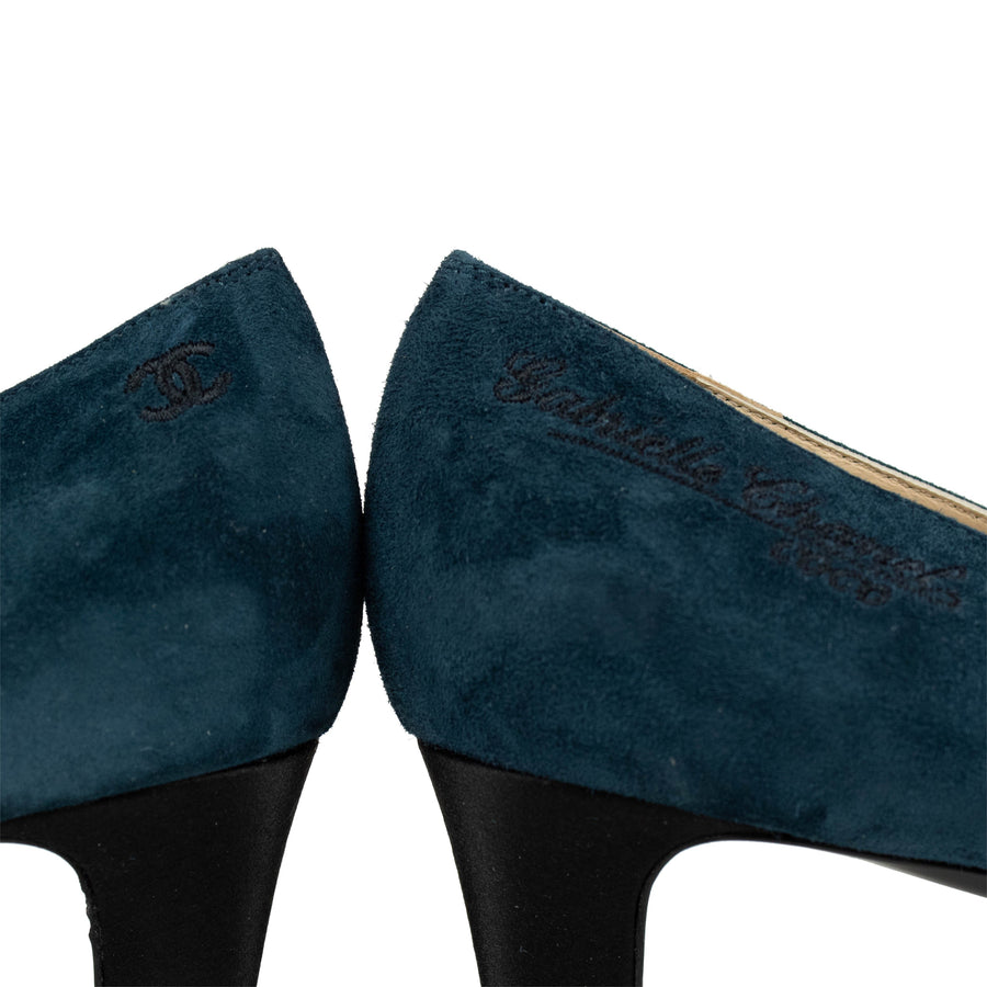 Calfskin Suede Cap Toe Kitten Pumps - Blue