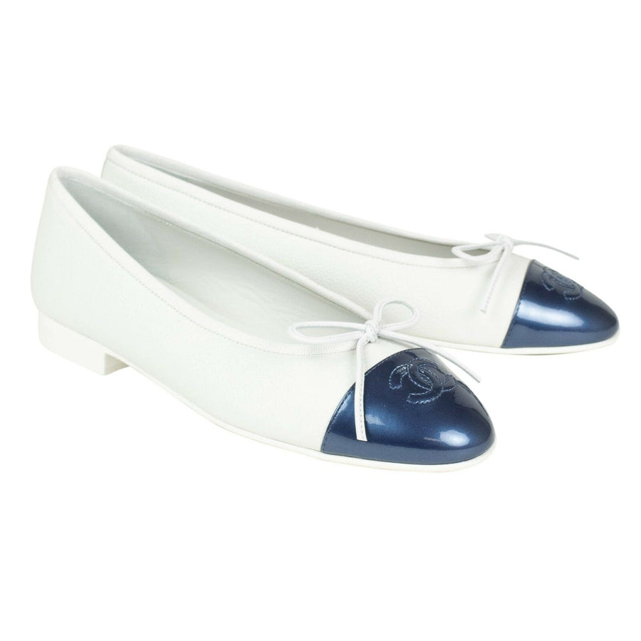 Pebbled Leather Cap Toe Flats - White / Blue